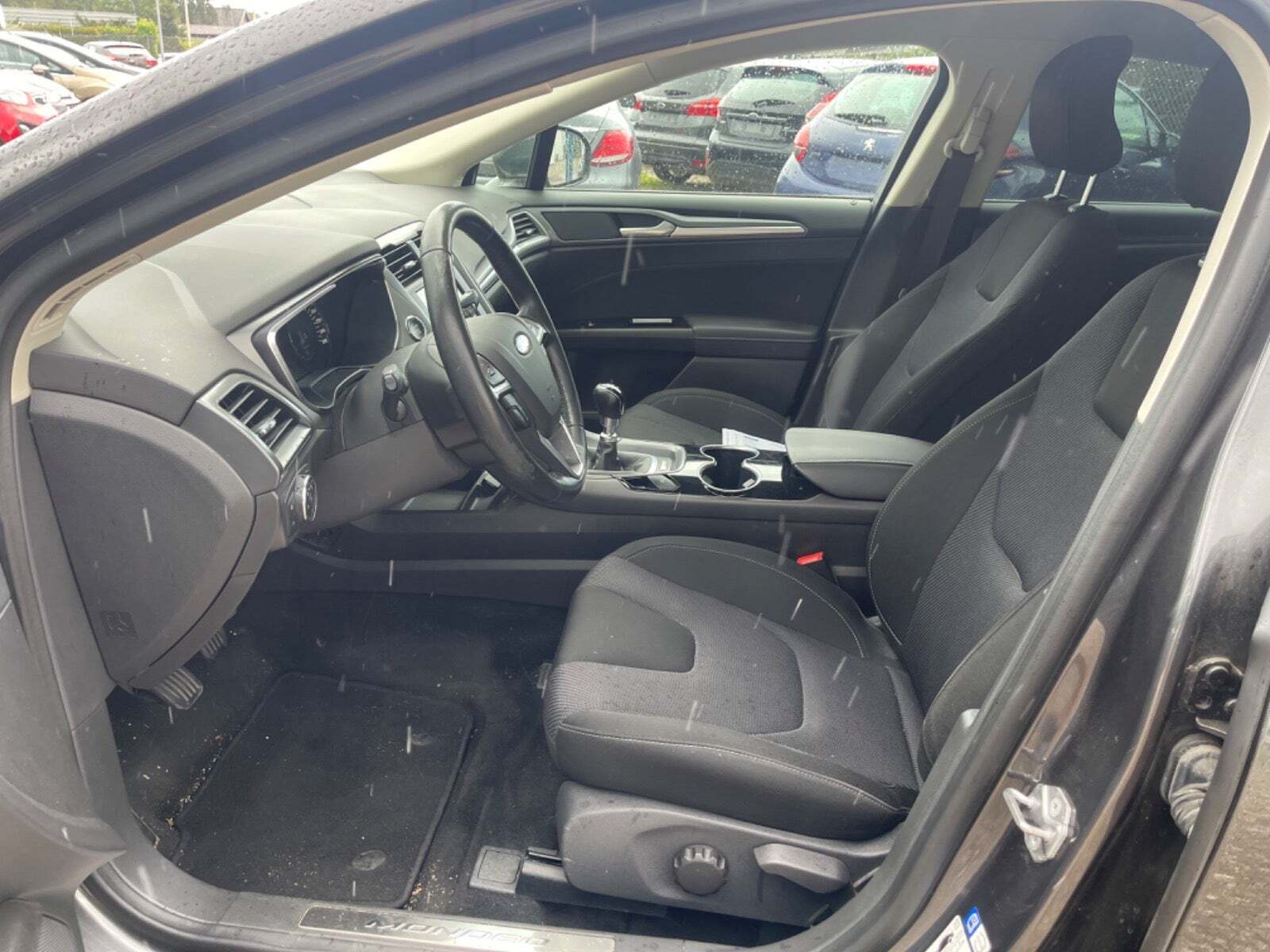 Sort Ford Mondeo fra 2015