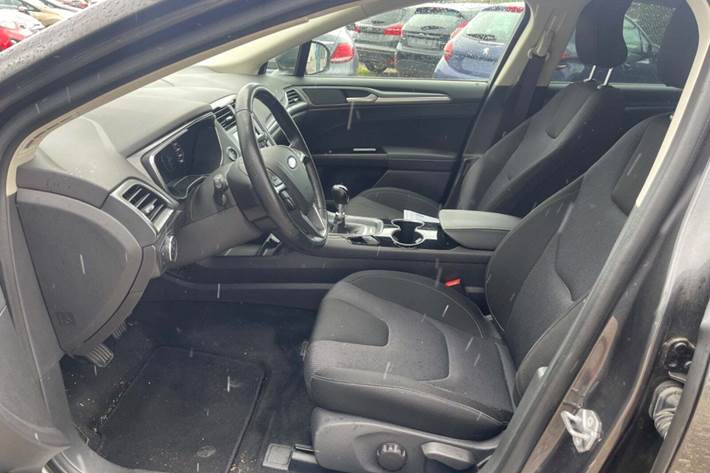 Sort Ford Mondeo fra 2015