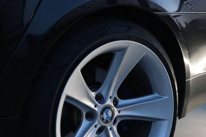 Sort BMW 520i fra 2003