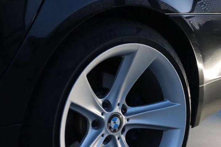 Sort BMW 520i fra 2003