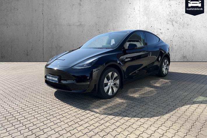 Sort Tesla Model Y fra 2023