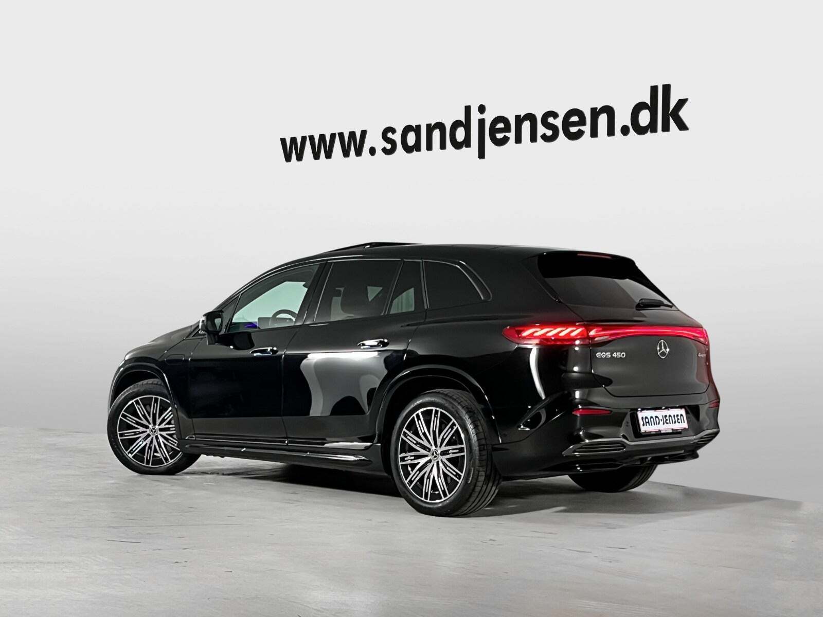 Grå Mercedes EQS450 SUV fra 2023