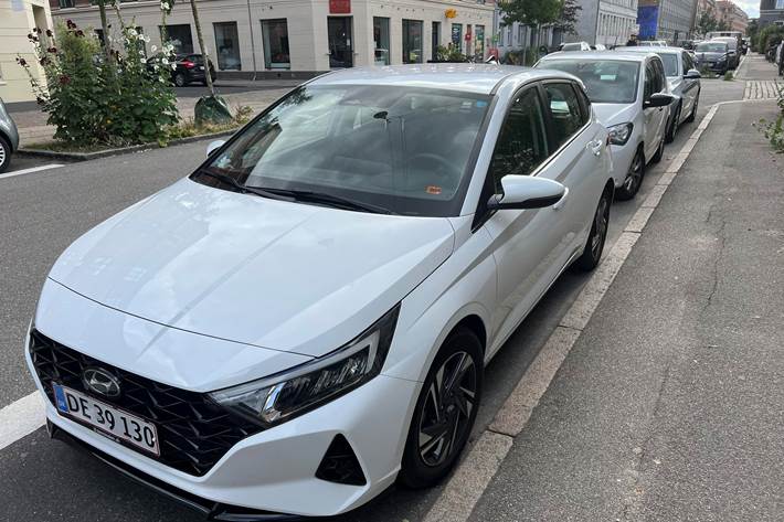 Hvid Hyundai i20 fra 2021
