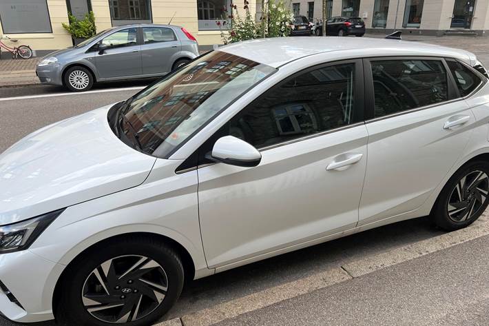 Hvid Hyundai i20 fra 2021