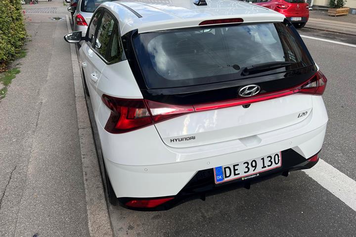 Hvid Hyundai i20 fra 2021