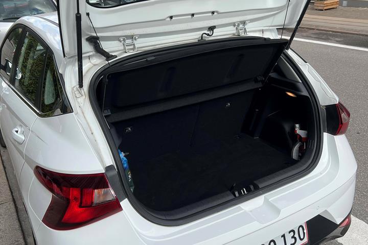 Hvid Hyundai i20 fra 2021