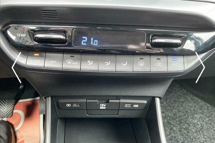 Hvid Hyundai i20 fra 2021