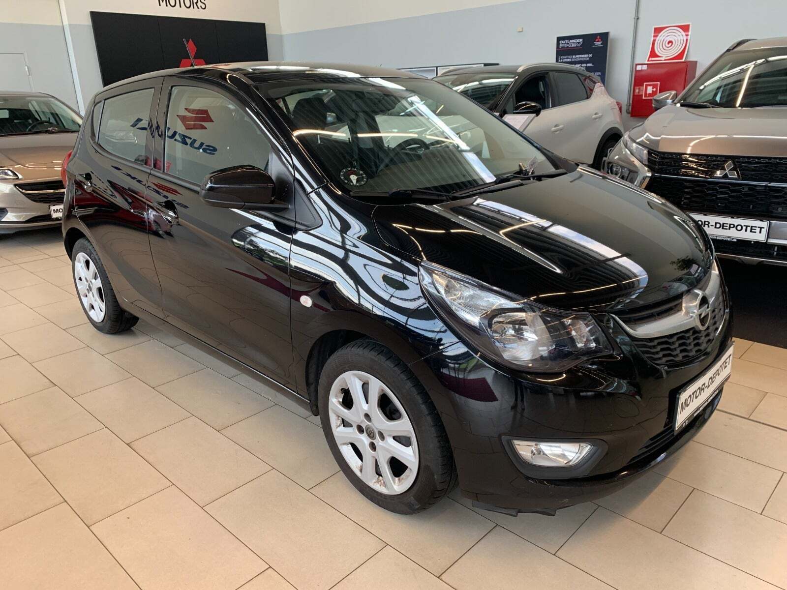 Grå Opel Karl fra 2017