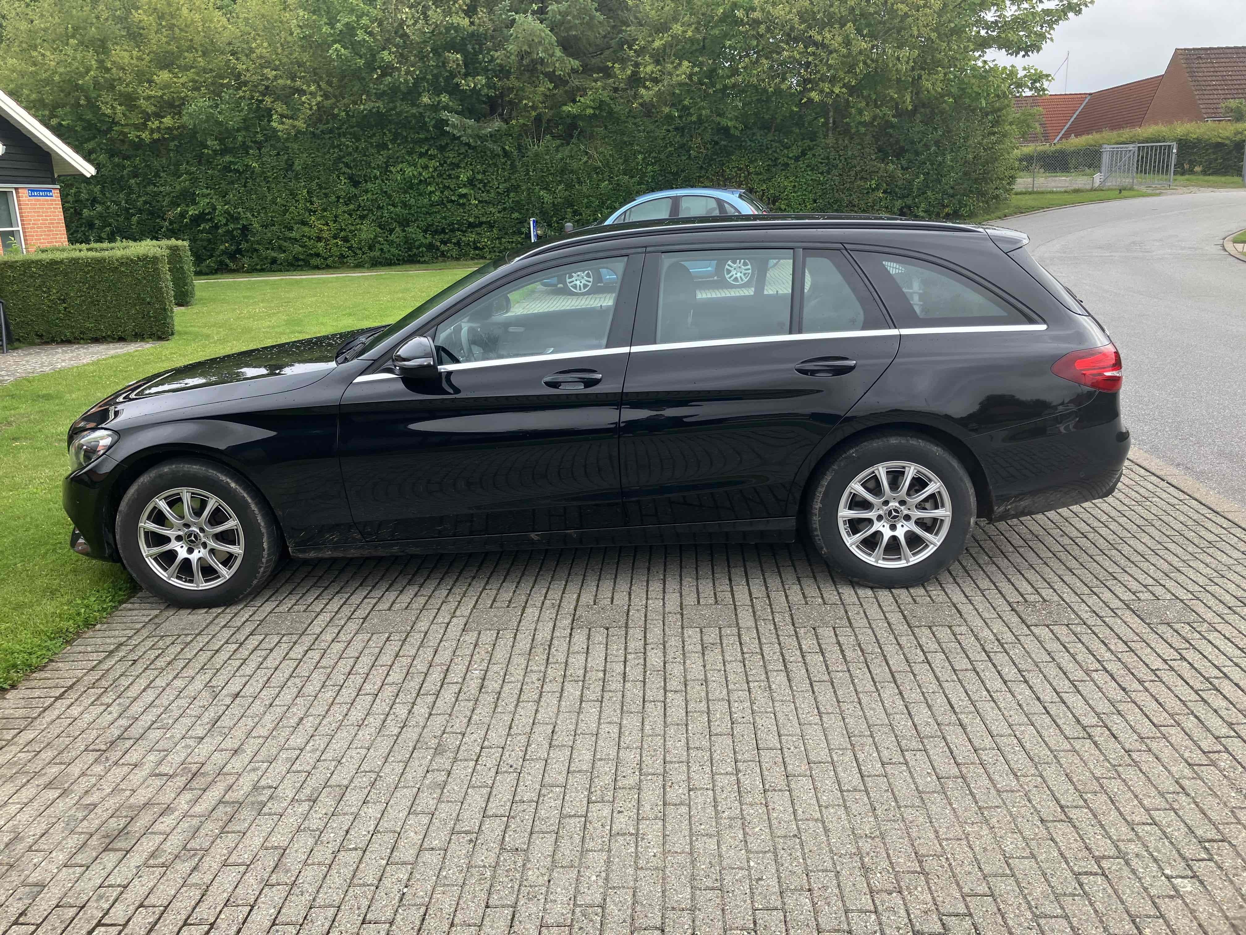 Guide til Mercedes 220 d CLE 220 d Cabriolet AMG Line Premium Plus 9G-TRONIC (Årgang 04/2024 - 04/2025)