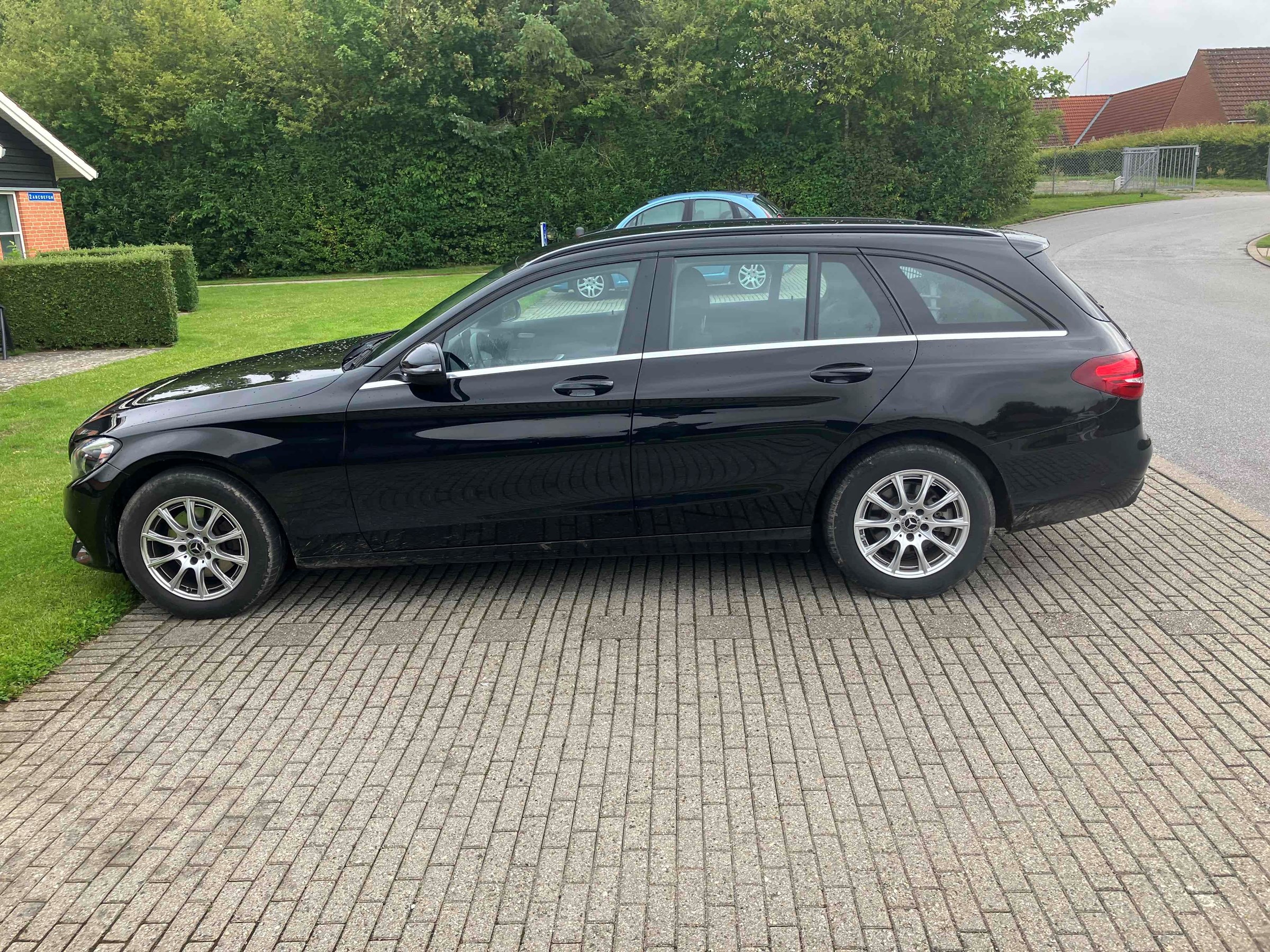 Guide til Mercedes 220 d CLE 220 d Cabriolet AMG Line Premium Plus 9G-TRONIC (Årgang 04/2024 - 04/2025)