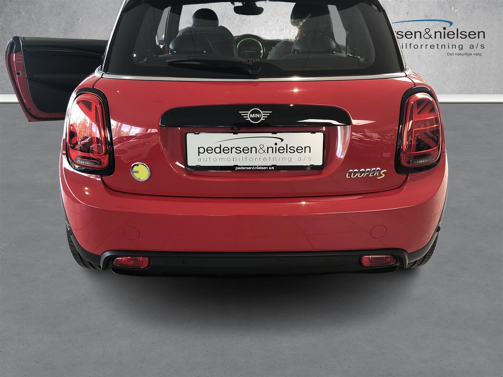 Rød Mini Cooper fra 2020