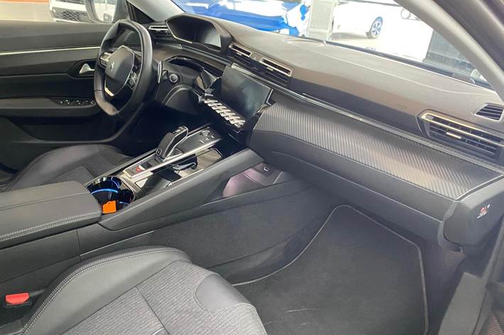 Grå Peugeot 508 fra 2021