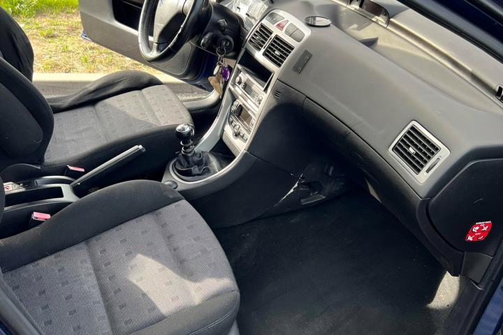Blå Peugeot 307 fra 2004