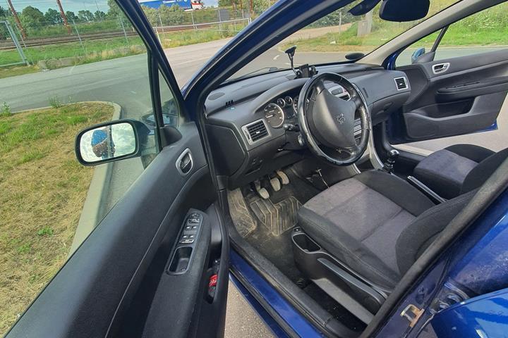 Blå Peugeot 307 fra 2004