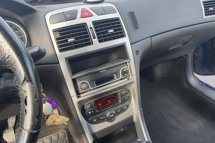 Blå Peugeot 307 fra 2004