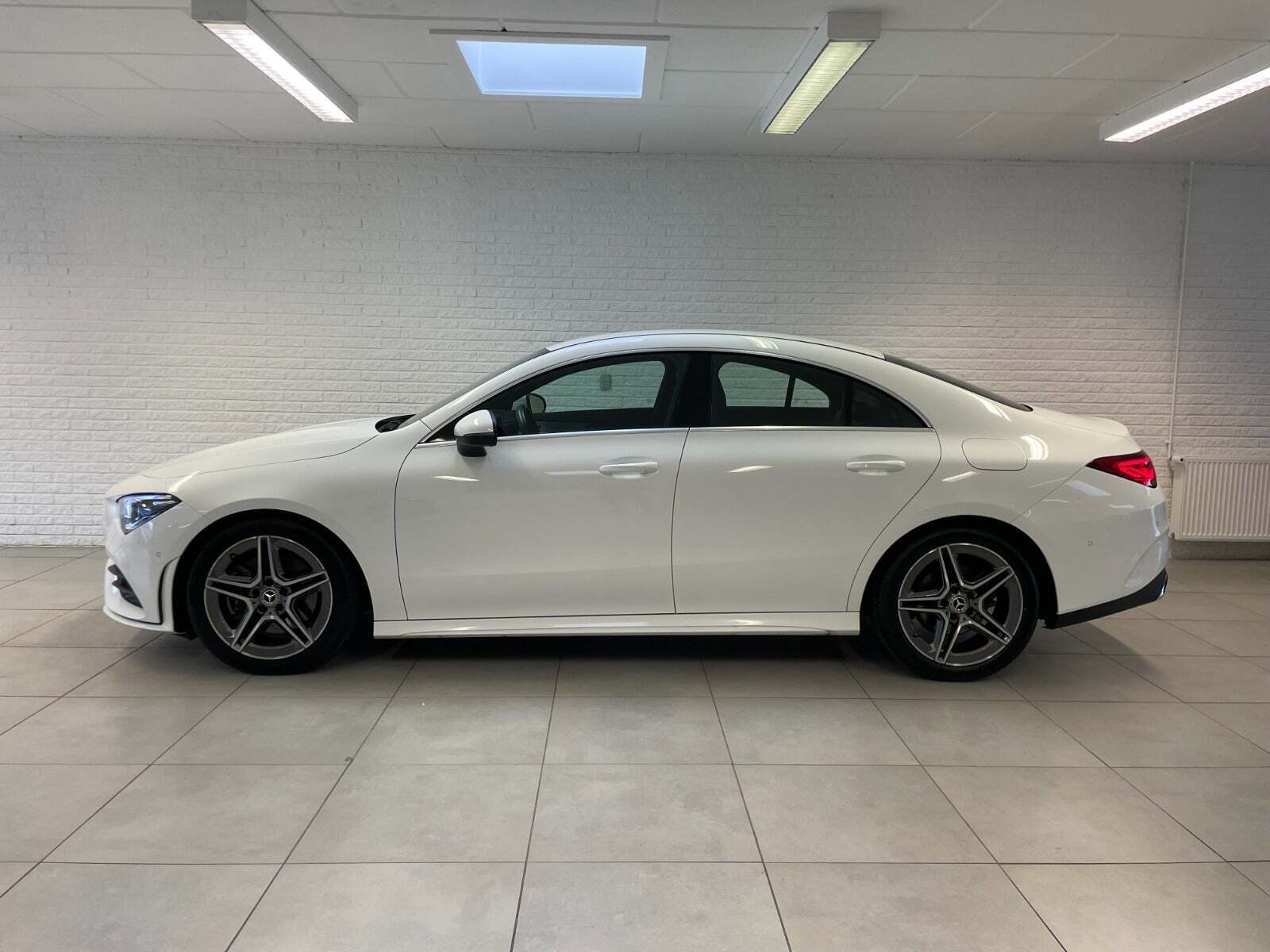 Hvid Mercedes CLA200 fra 2019
