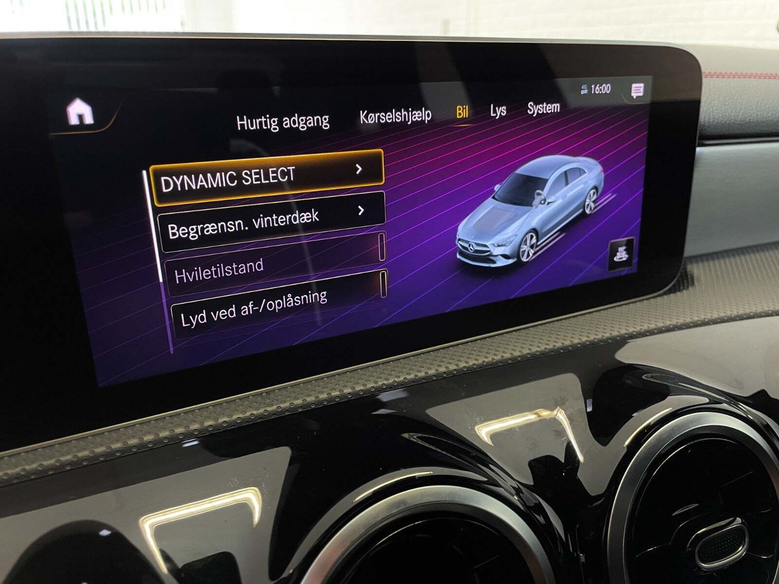 Hvid Mercedes CLA200 fra 2019