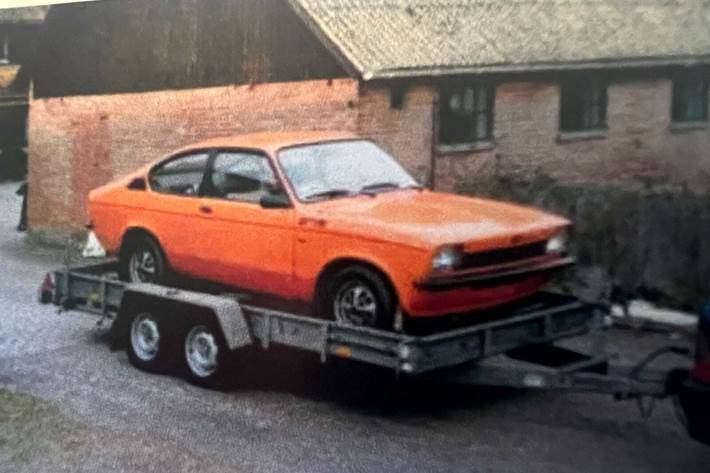 Orange Opel Kadett fra 1977