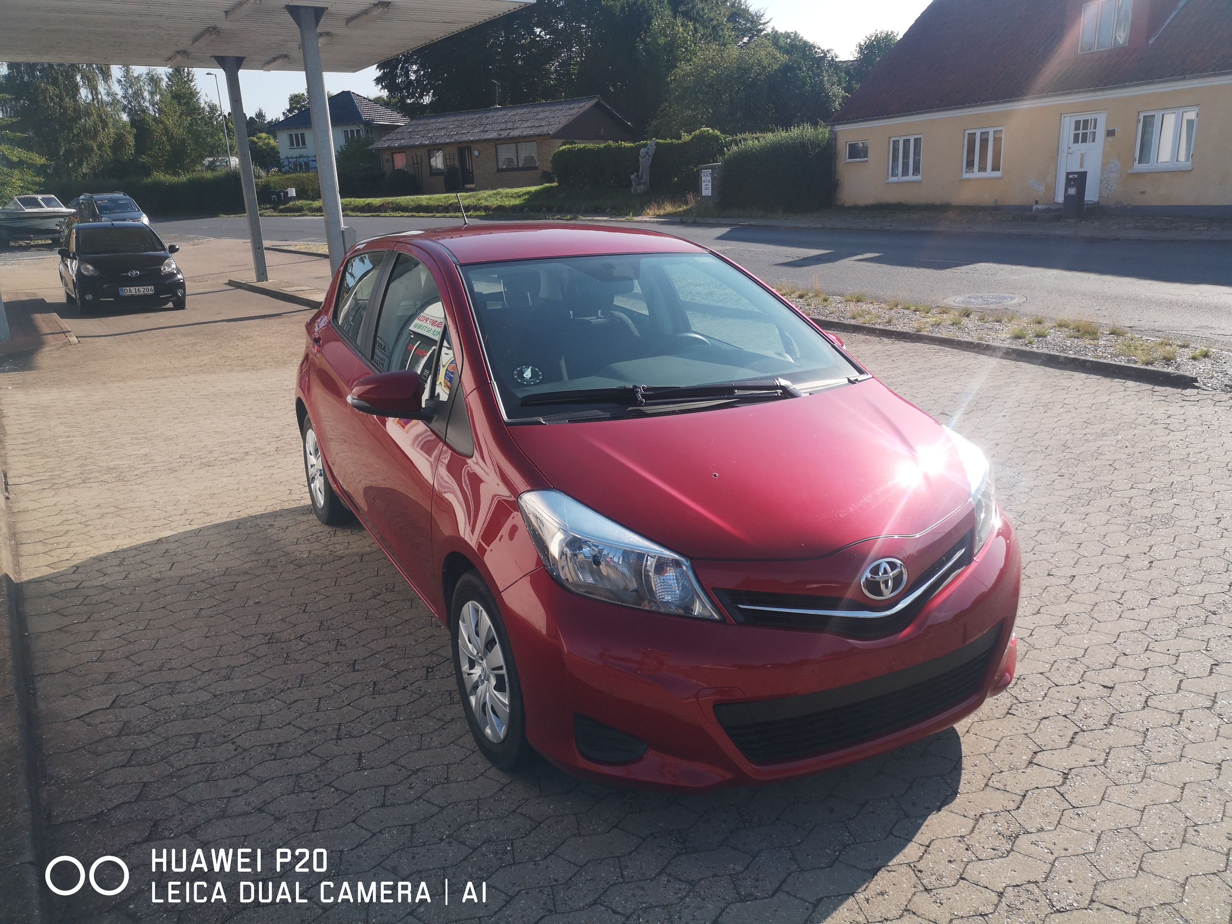 Rød Toyota Yaris fra 2014