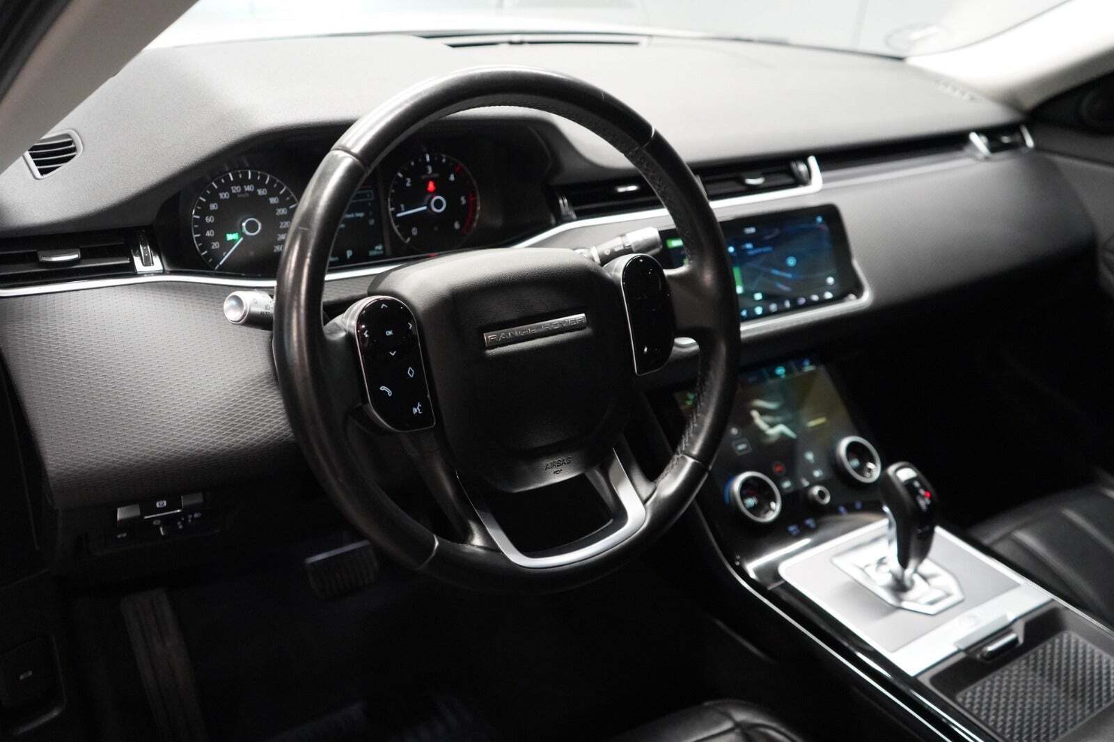 Hvid Land Rover Range Rover evoque fra 2020