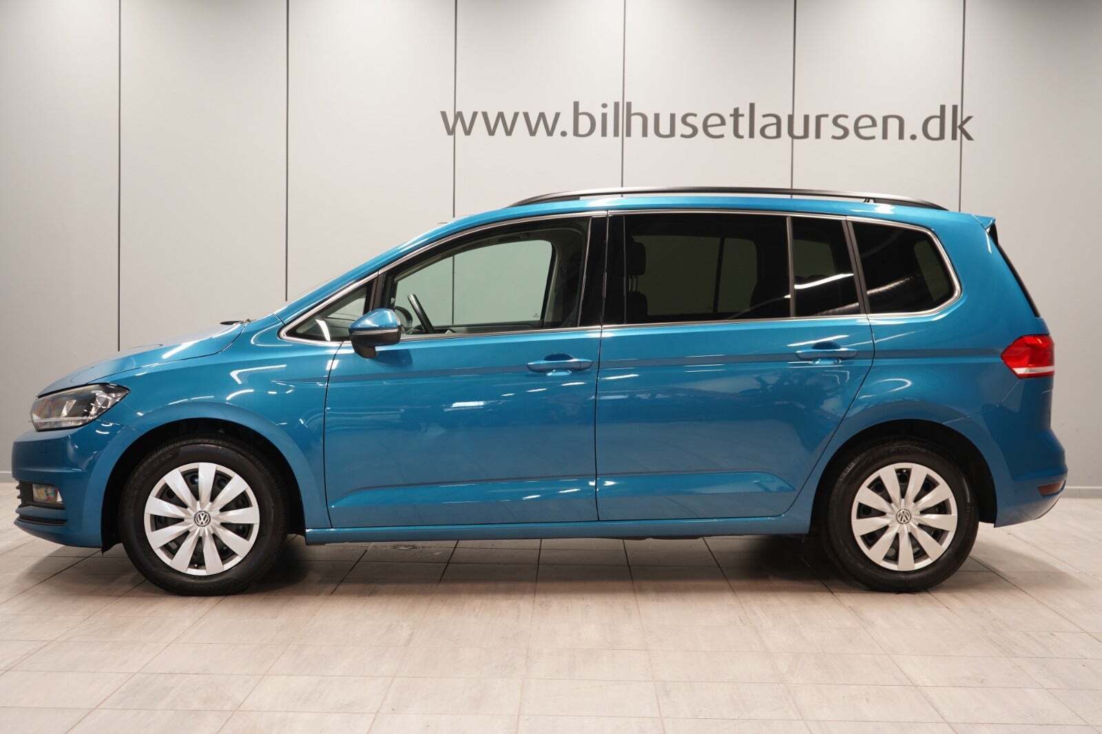 Blå VW Touran fra 2020