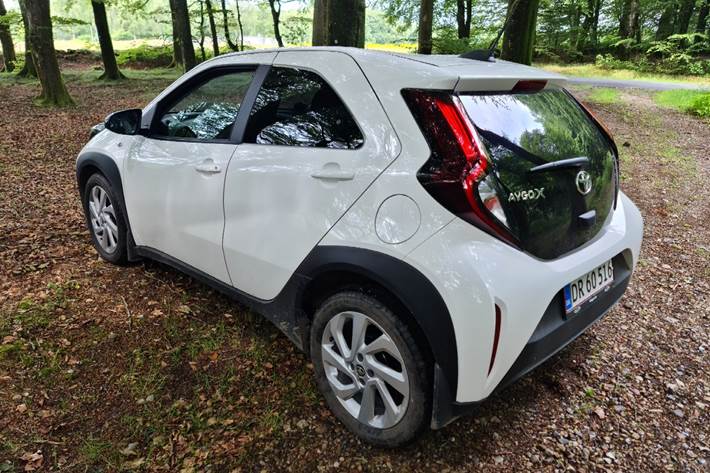 Hvid Toyota Aygo X fra 2023