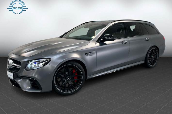 Grå Mercedes E63 fra 2017