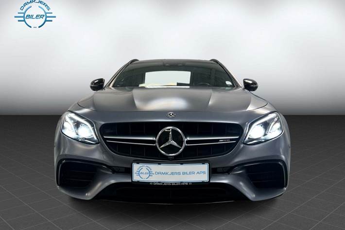 Grå Mercedes E63 fra 2017