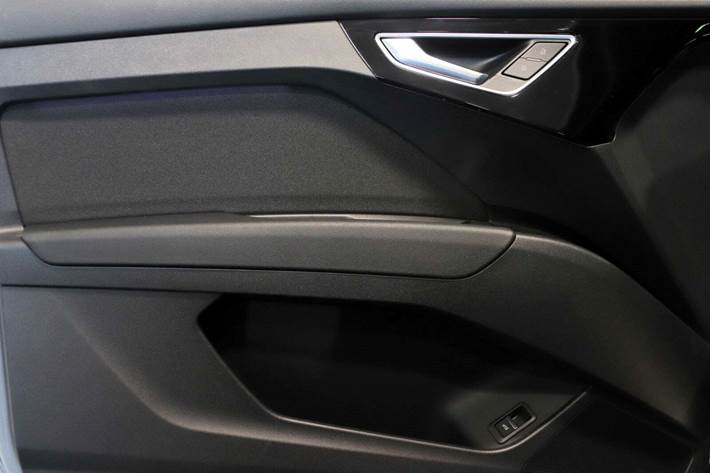 Grå Audi Q4 e-tron fra 2022