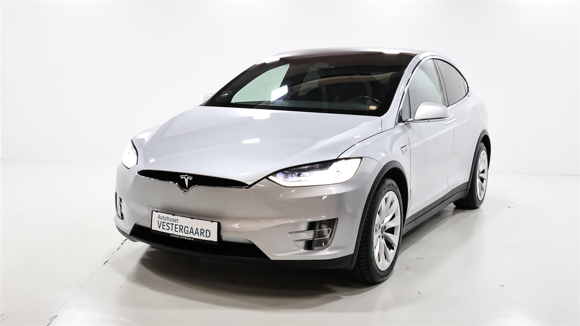 Sølv Tesla Model X fra 2017