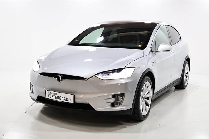 Sølv Tesla Model X fra 2017