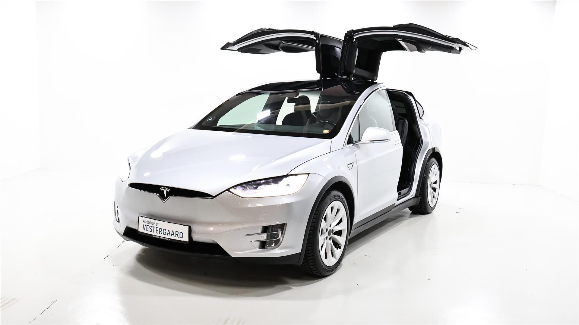 Sølv Tesla Model X fra 2017
