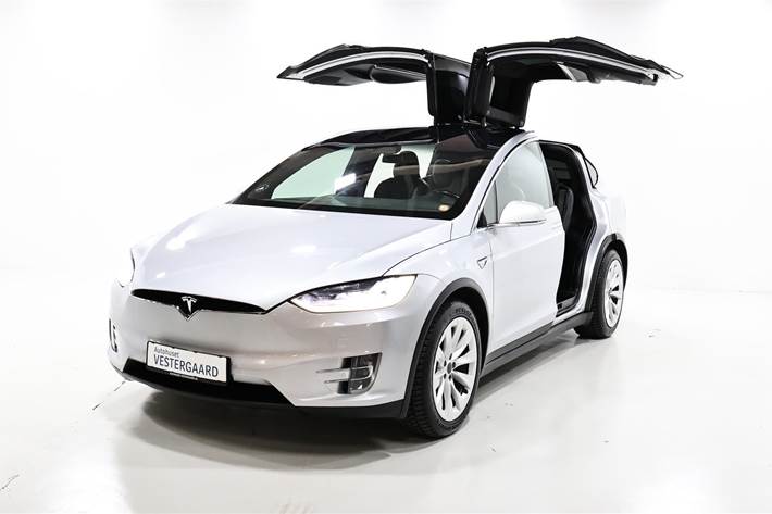 Sølv Tesla Model X fra 2017