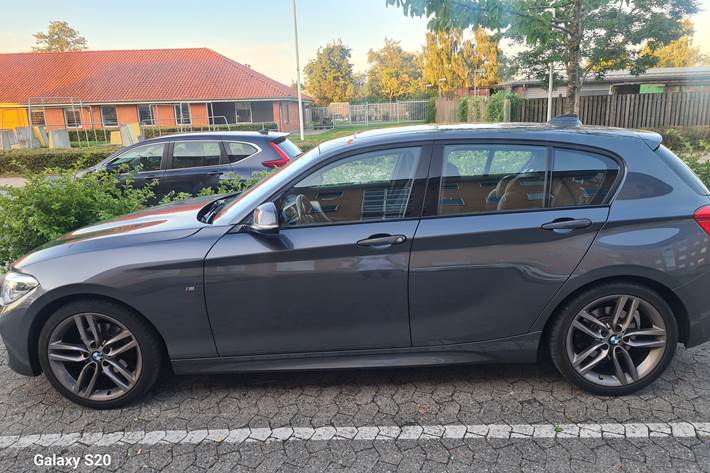 Grå BMW 1-Serie fra 2019