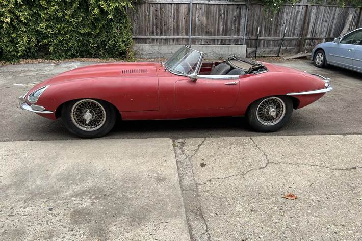 undefined Jaguar E-Type fra 1966