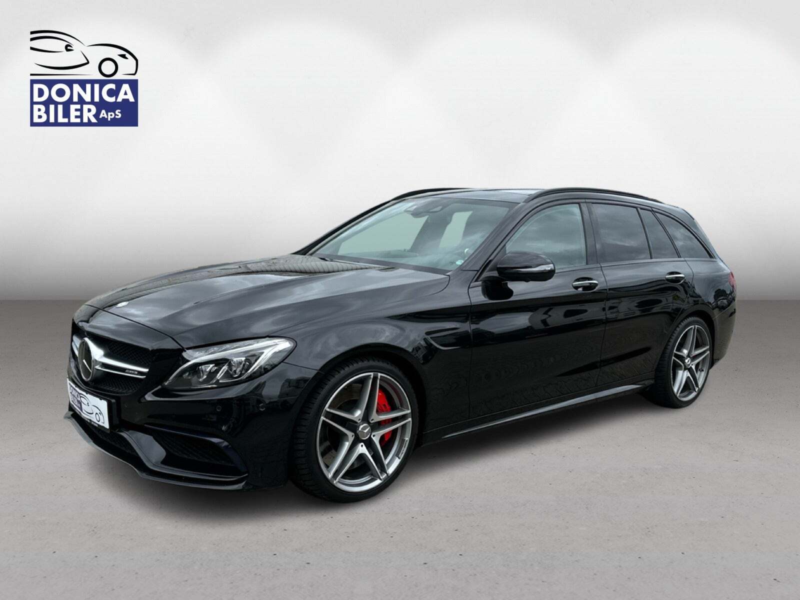 Grå Mercedes C63 fra 2016