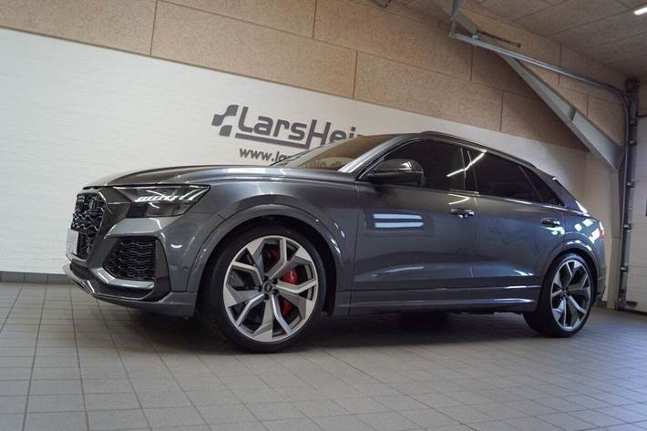 Grå Audi RS Q8 fra 2020