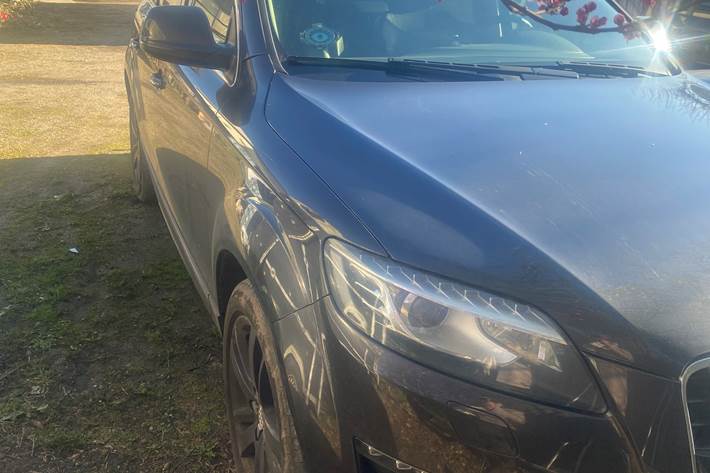 Grå Audi Q7 fra 2010