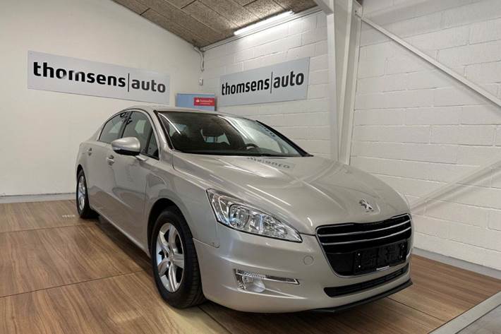 Beige Peugeot 508 fra 2012 set udefra