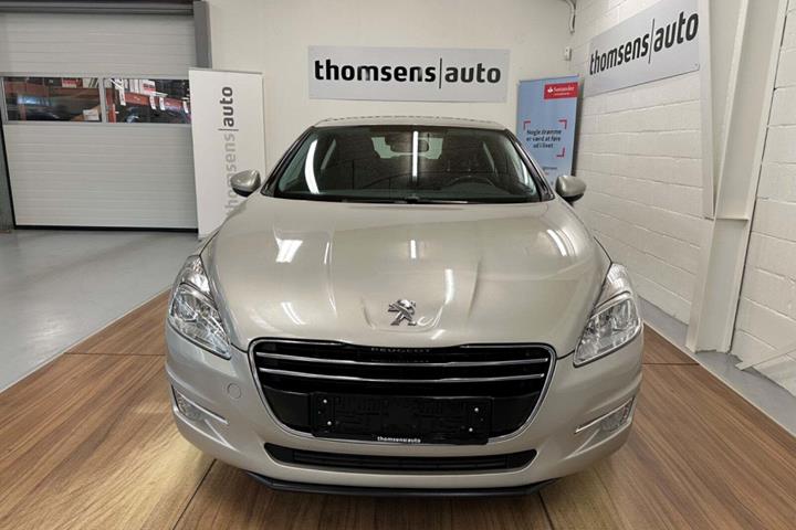Beige Peugeot 508 fra 2012 set udefra