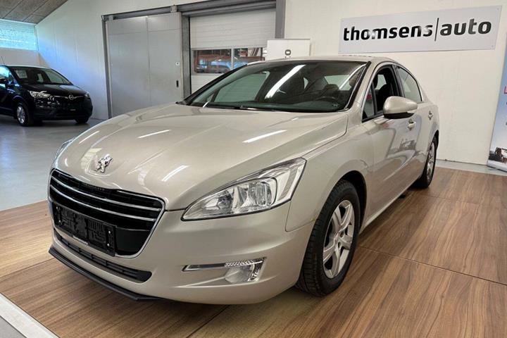 Beige Peugeot 508 fra 2012 set udefra