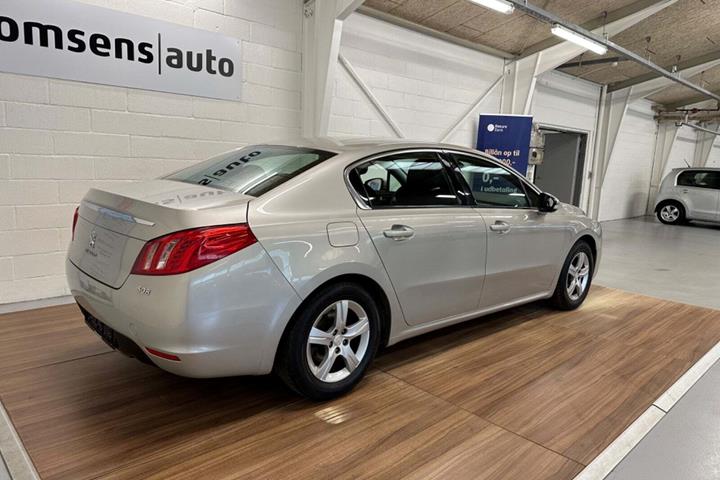 Beige Peugeot 508 fra 2012