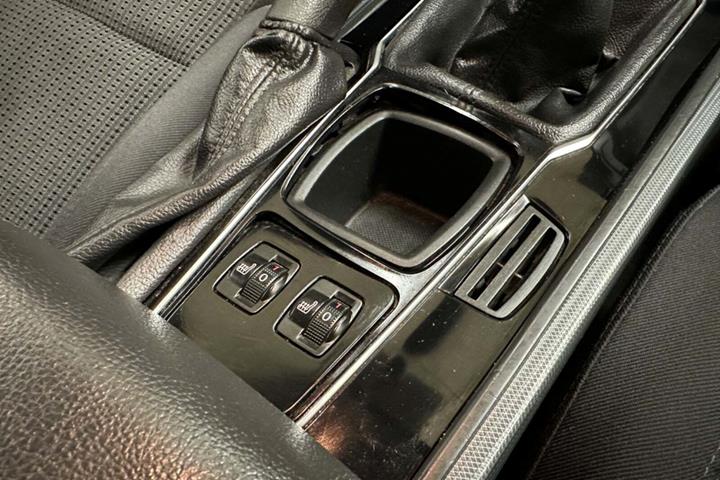 Beige Peugeot 508 fra 2012 set indefra