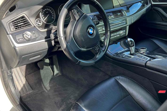 Hvid BMW 5-Serie fra 2014