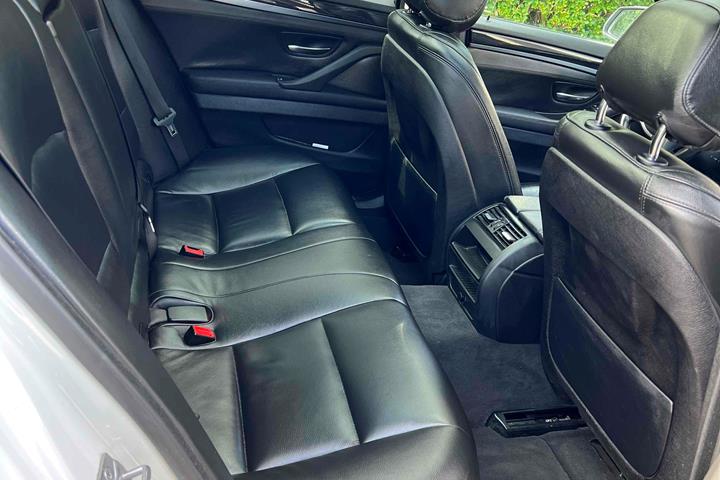 Hvid BMW 5-Serie fra 2014