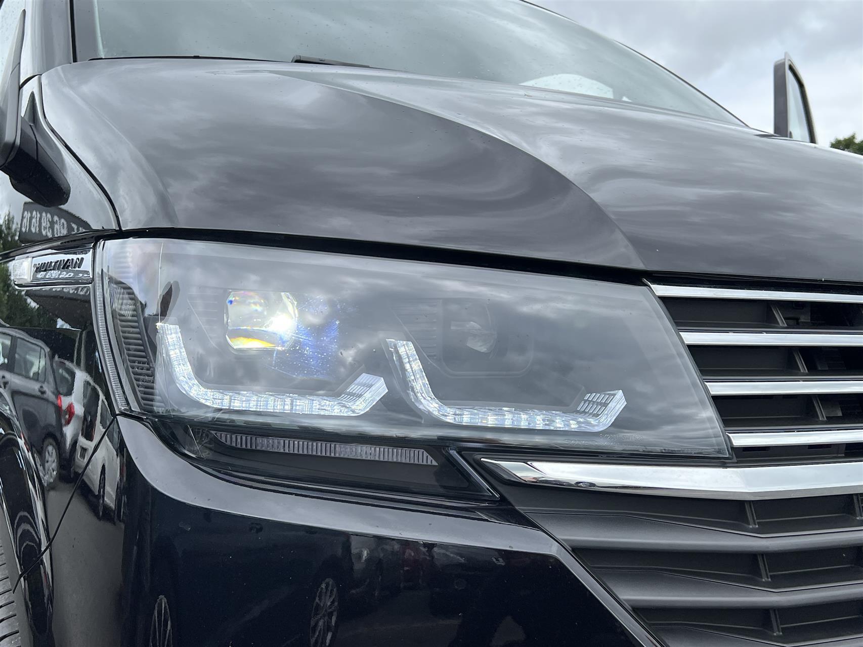 Sort VW Multivan fra 2021