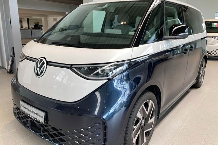 Blå VW ID.Buzz fra 2023 set udefra