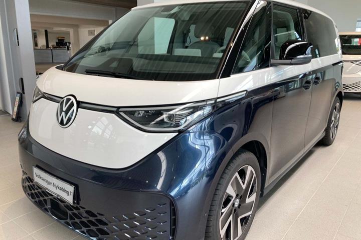 Blå VW ID.Buzz fra 2023 set udefra