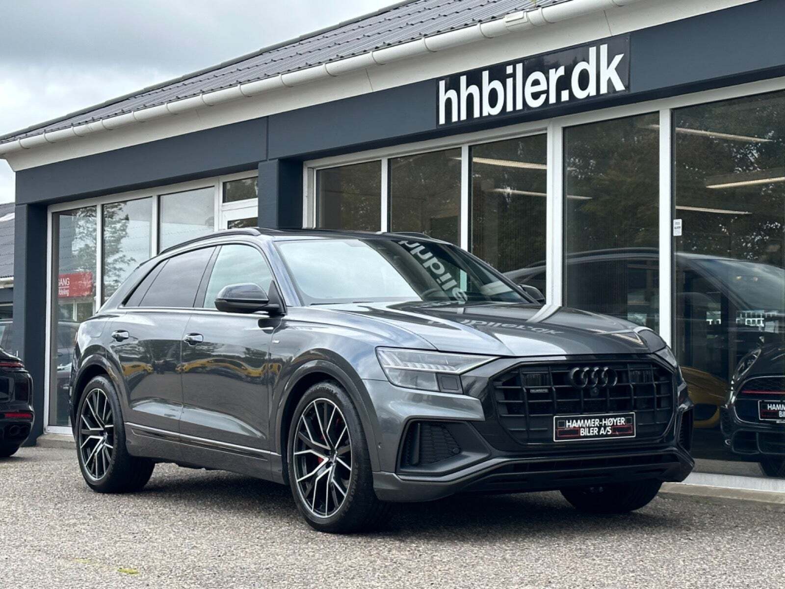 Grå Audi Q8 fra 2020
