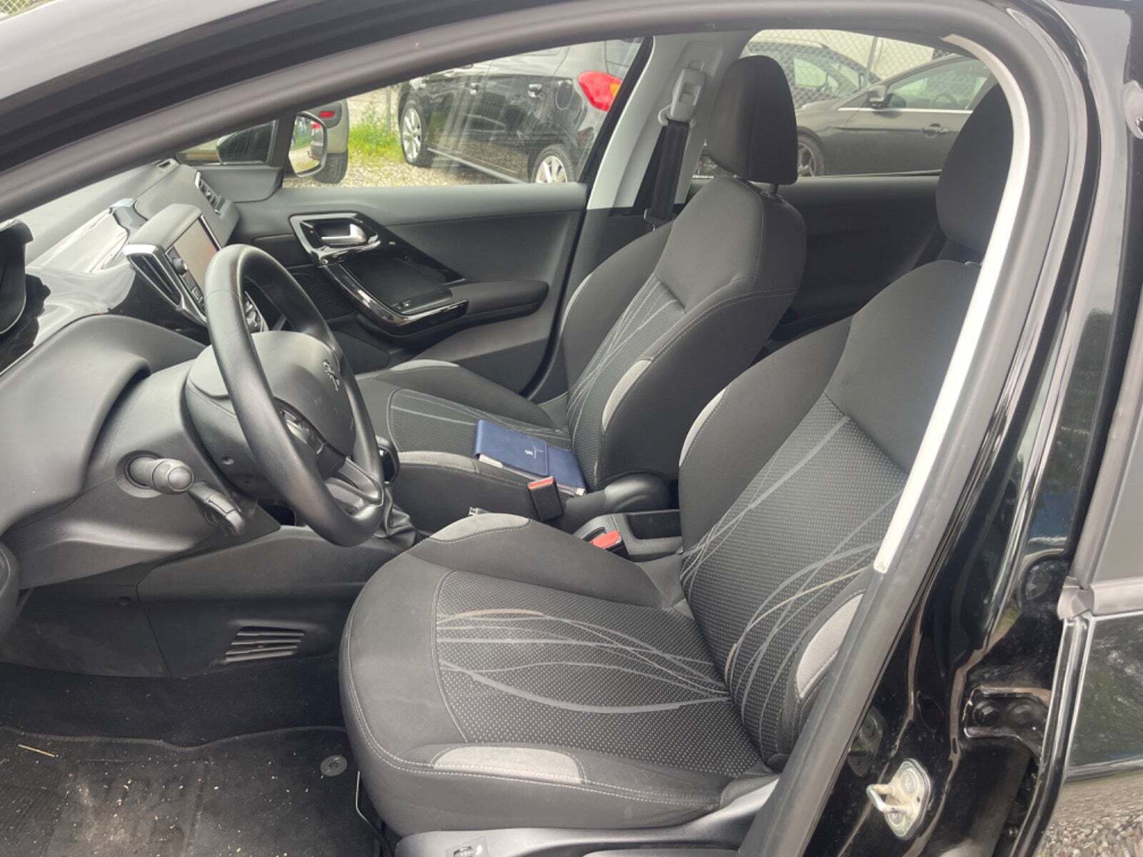 Sort Peugeot 208 fra 2014